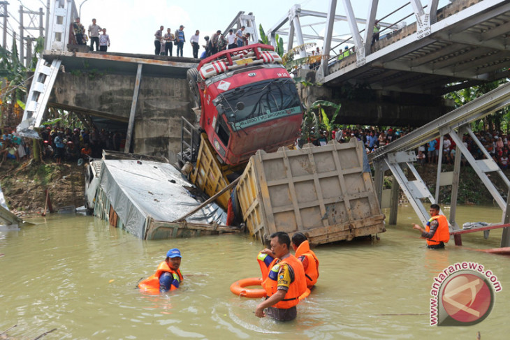 Jembatan Widang runtuh