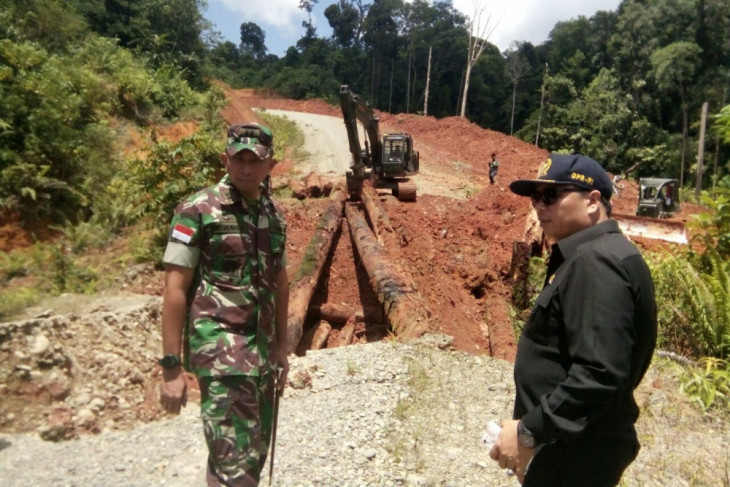 Jalur inspeksi patroli perbatasan melewati TN Betung Kerihun