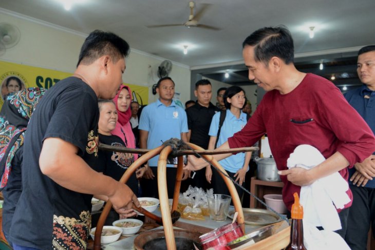 Soto Triwindu, pilihan Jokowi sekeluarga di Minggu pagi