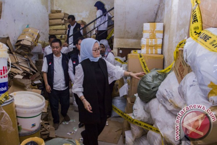 Gudang produk farmasi ilegal di Semarang dibongkar