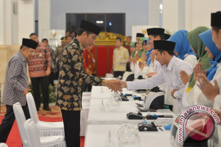 President pays Rp50 million of tithe through National Alms Agency