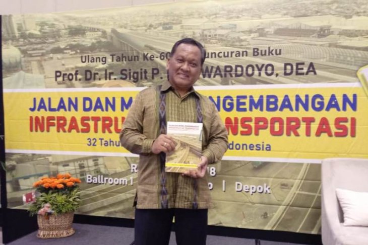 Guru Besar Transportasi UI luncurkan buku