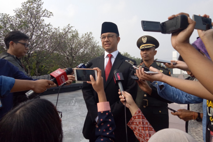 Kegiatan Anies dan Sandiaga di malam takbiran