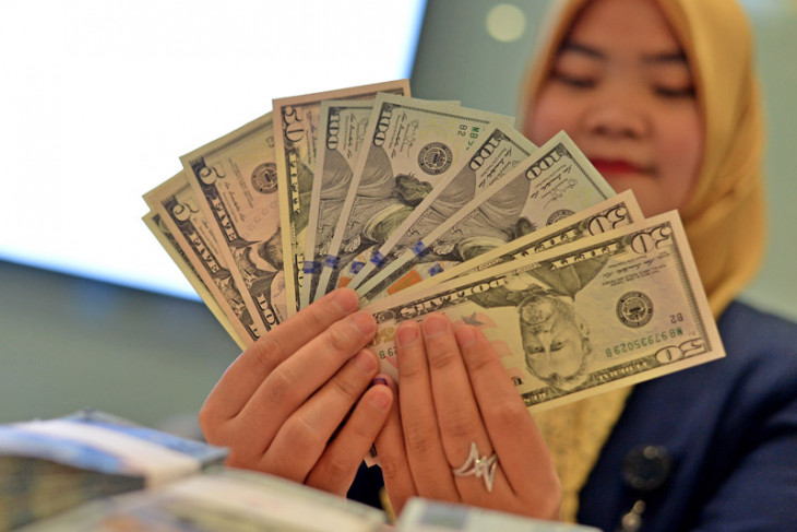 Rupiah Terendah Dua Dekade Terakhir, Investor Nantikan Rilis Penjualan Ritel