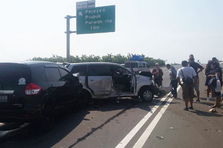 Tiga mobil tabrakan di tol Pejagan KM247 arah Semarang