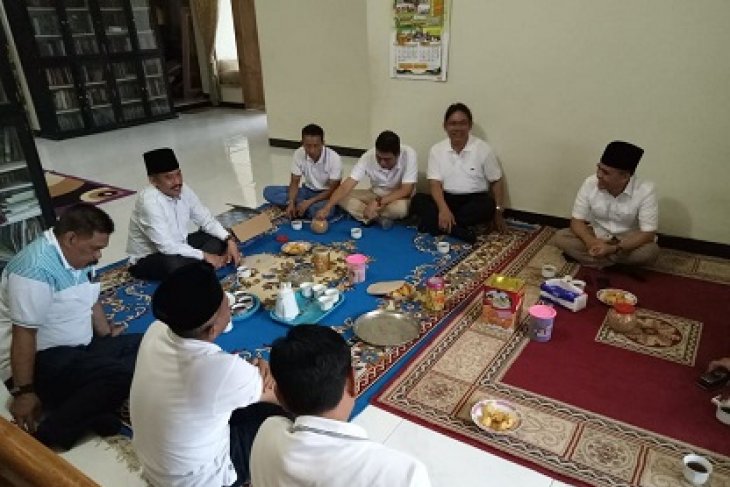 Anas Kunjungi Rumah Duka Mantan Wabup Banyuwangi