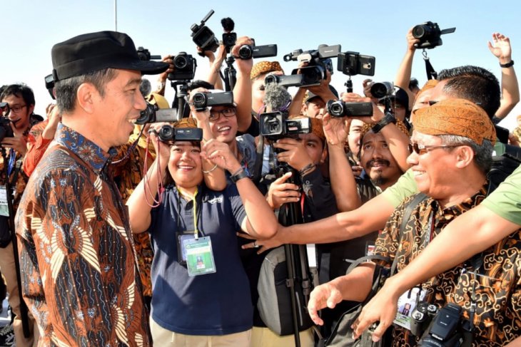 Jokowi: perlu usaha bersama masyarakat dan aparat atasi terorisme