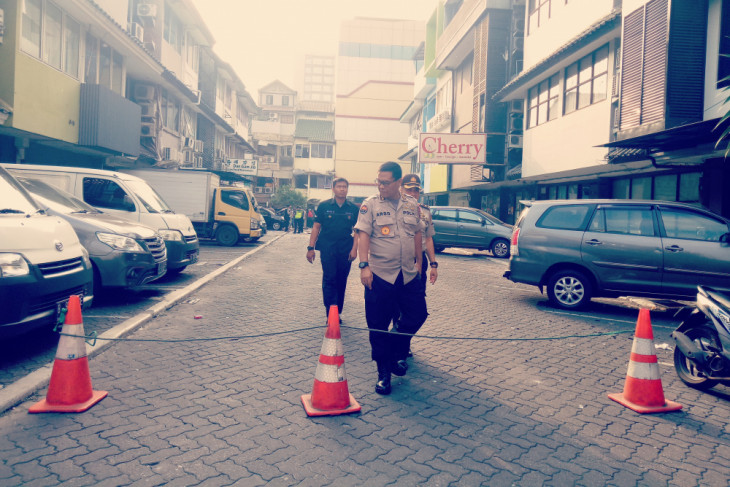 Kabid Humas Polda Metro cek lokasi ledakan di Kebayoran