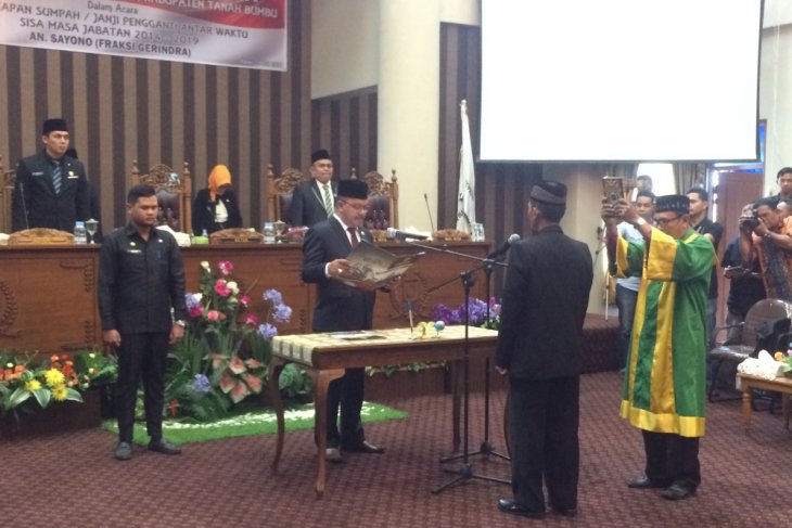 Ketua DPRD Tanah Bumbu lantik PAW Gerindra
