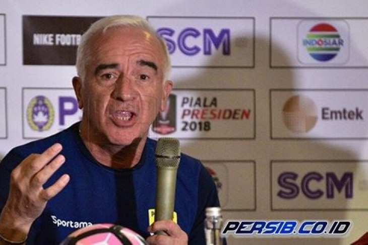 Soccer - Dismissal of coach Gomez not due to Persib`s failure