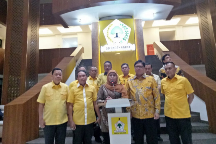 Khofifah-Emil silaturahim ke Golkar