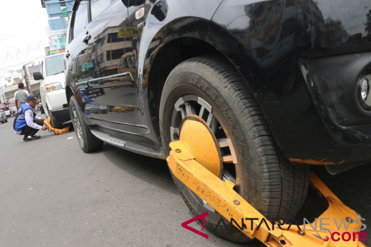 Pelaku usaha keberatan dengan tarif parkir inap kendaraan