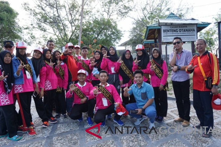 Warga Tangerang Pasang Bendera Merah Putih Sebulan