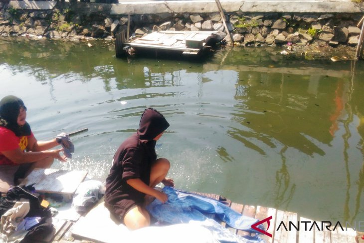 BMP bantu peralatan air bersih warga Menteng Pulo