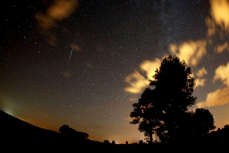 Seluruh masyarakat Indonesia dapat disaksikan hujan meteor Perseid
