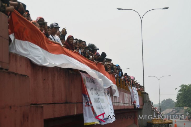 Ratusan warga Pantura tumpah menyaksikan balap sepeda