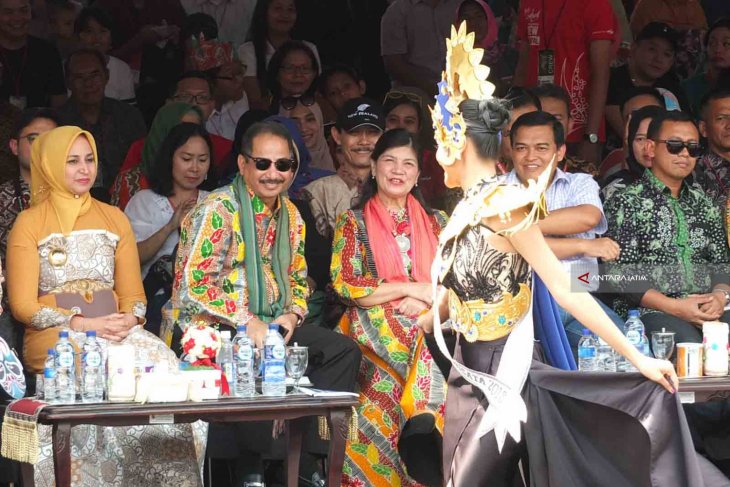 Menpar: Jember Fashion Carnaval Berkelas Dunia (Video)