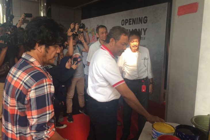 200 seniman lukis mural AG di Pulomas