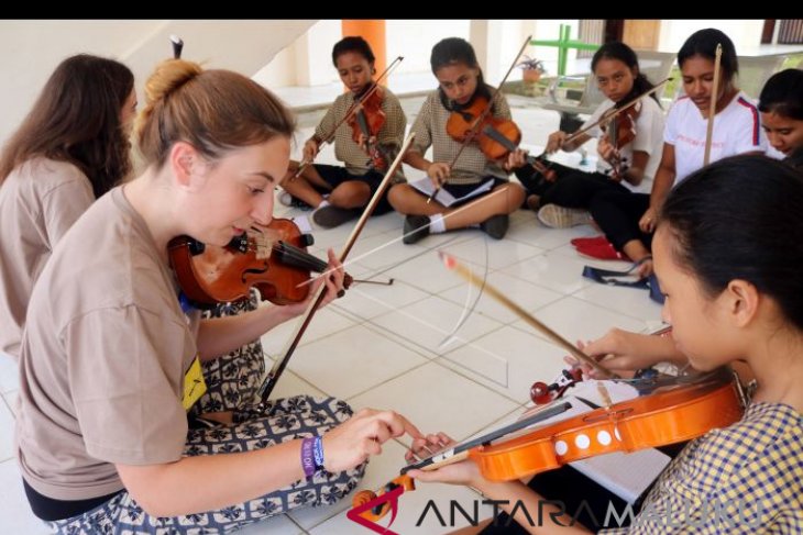 OCAS is part of Indonesian and Spanish cultural diplomacy