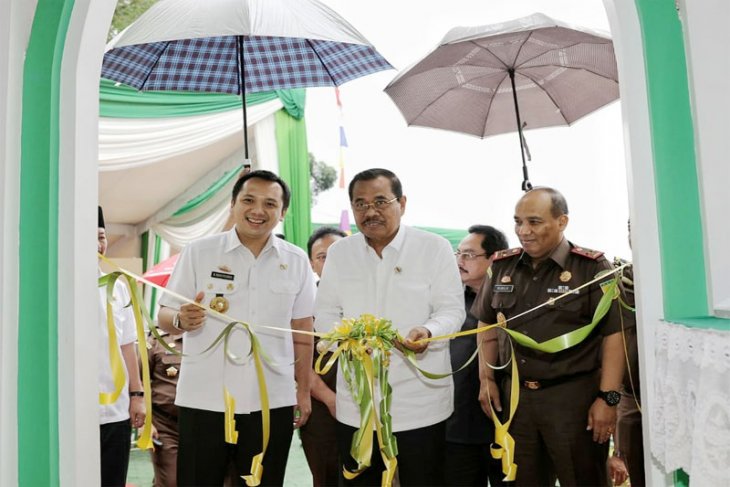 Jaksa Agung Memuji Program Pembangunan SDM Ala Ridho Ficardo