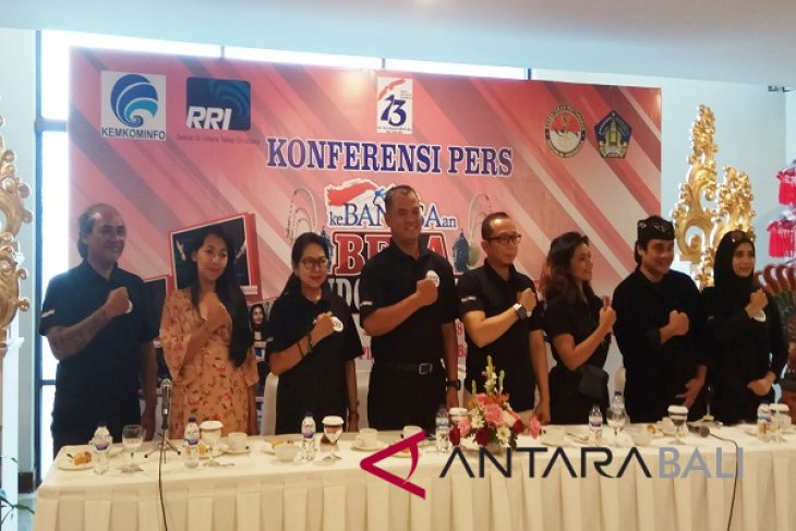Masyarakat Bali dihibur musisi bertema