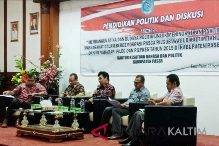 Kesbangpol Paser gelar seminar pendidikan politik