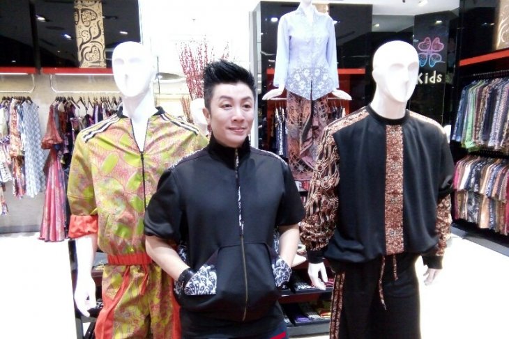 Desainer Malaysia Michael Ong puji batik Indonesia