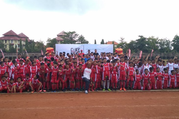 Coca-Cola Amatil Indonesia gali bakat pemain dan pelatih muda melalui Coke Kicks Bali 2018