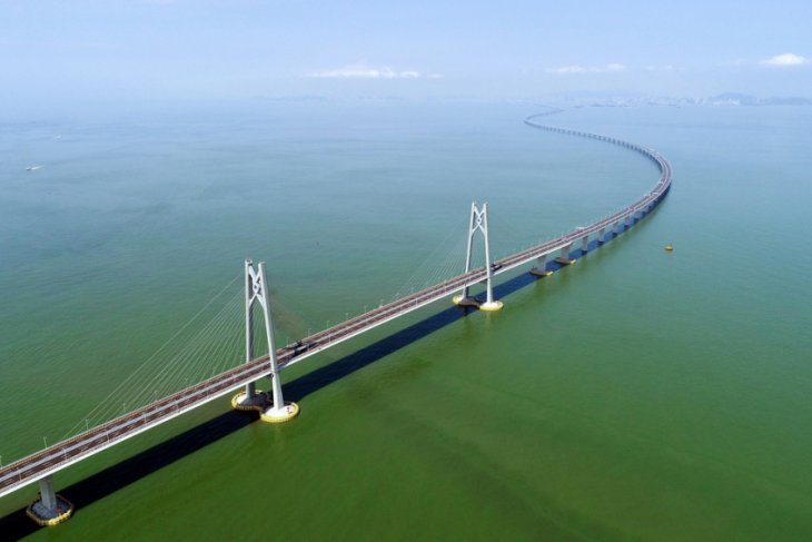 Jembatan Hong Kong-Makau-Zhuhai terpanjang di dunia dibuka untuk umum