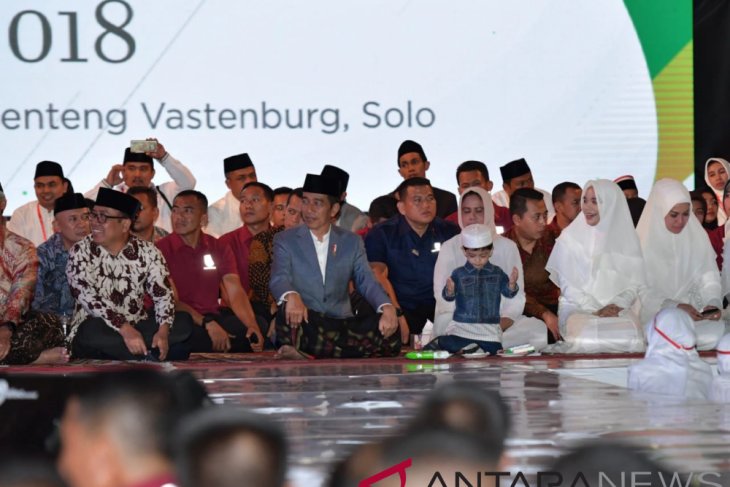 Apel santri, Jokowi ajak cucu ramai dikomentari netizen