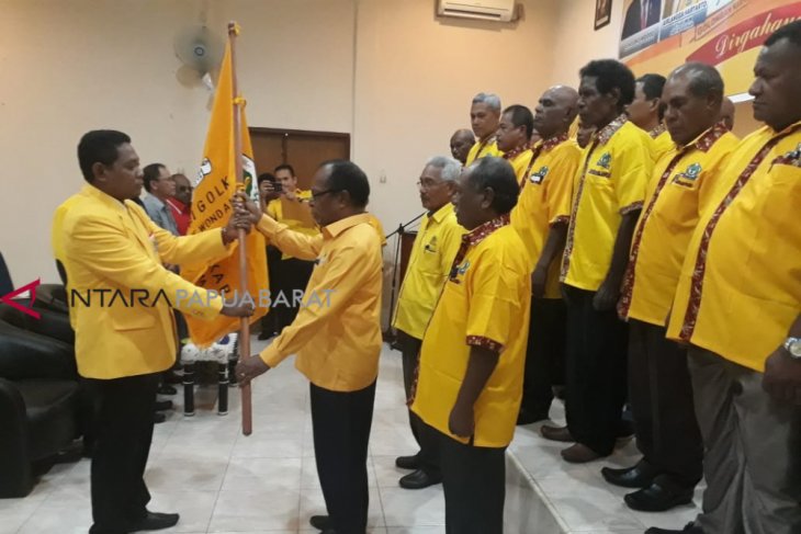 Bernadus Imburi resmi nahkodai Golkar Teluk Wondama