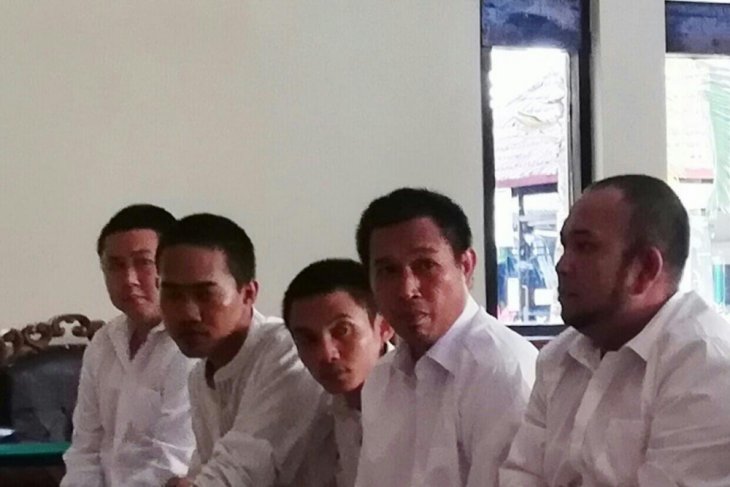 Hakim vonis komplotan penyelundup benih lobster 18 bulan