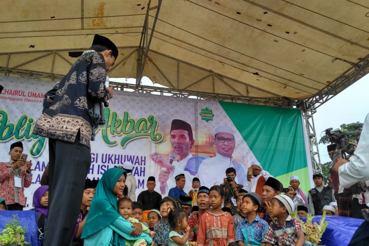 Ustadz Somad islamkan 11 orang warga SAD di Batanghari