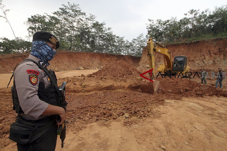 Waduh, ada tiga penambang ilegal beraksi di Bogor