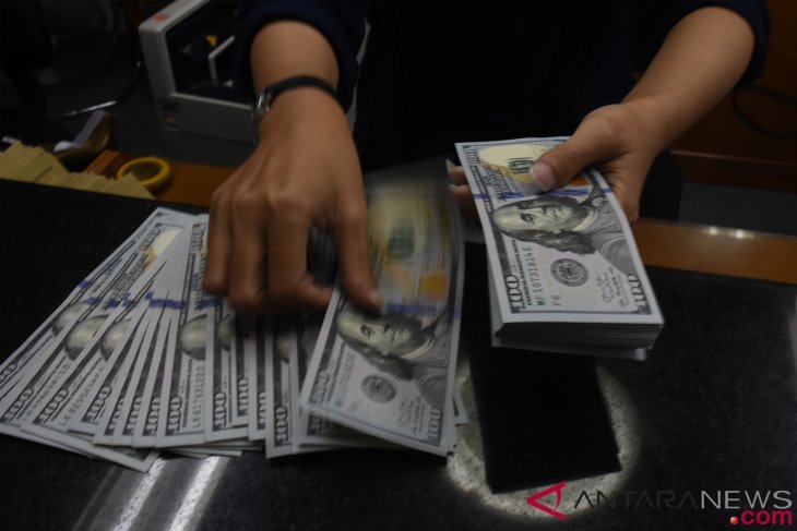 Dolar AS melemah tertekan keputusan The Fed