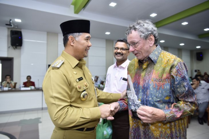 Kota Jambi tuan rumah seminar internasional