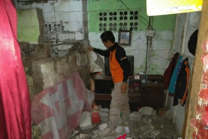 Sejumlah bangunan rusak akibat gempa di Bali