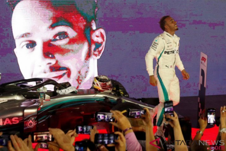 Lewis Hamilton incar