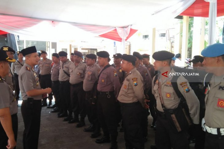 Polres Jember Bantu Pengamanan Pemugutan Suara Ulang Pilkada Sampang