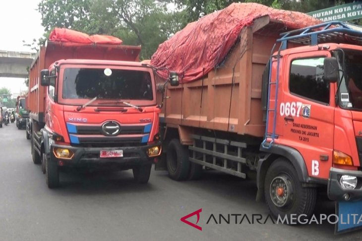 Pemkab Karawang andalkan jasa angkutan sampah swasta