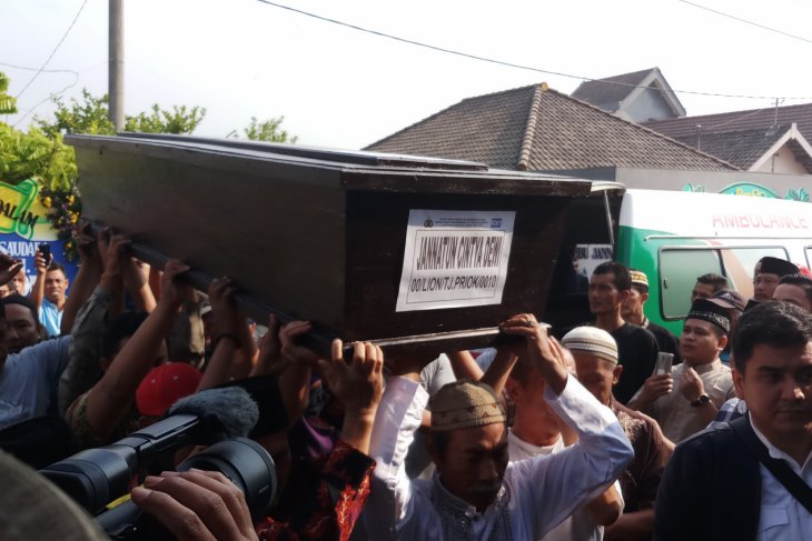 Rumah Dannis Selamat Belanja