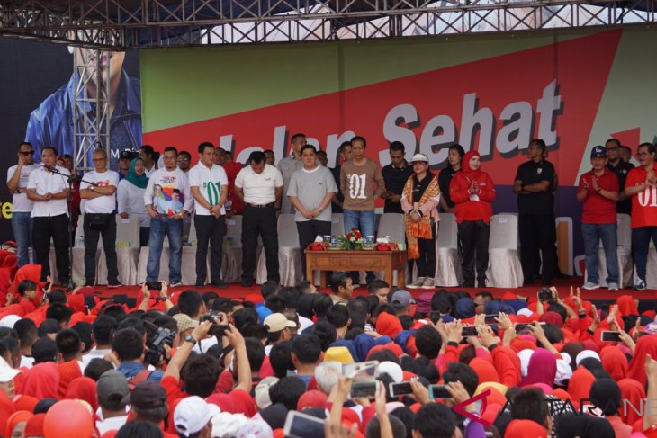 Capres 01 jalan sehat di Tugu Adipura Lampung