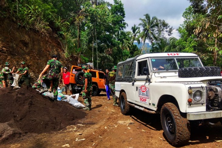Komunitas IOF Bali bantu TMMD Kodim Karangasem