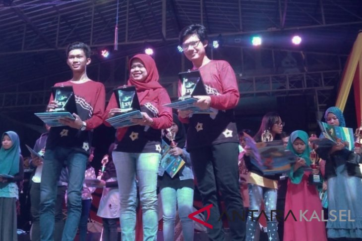 Seniman HST borong semua piala lomba cipta puisi ASKS XV