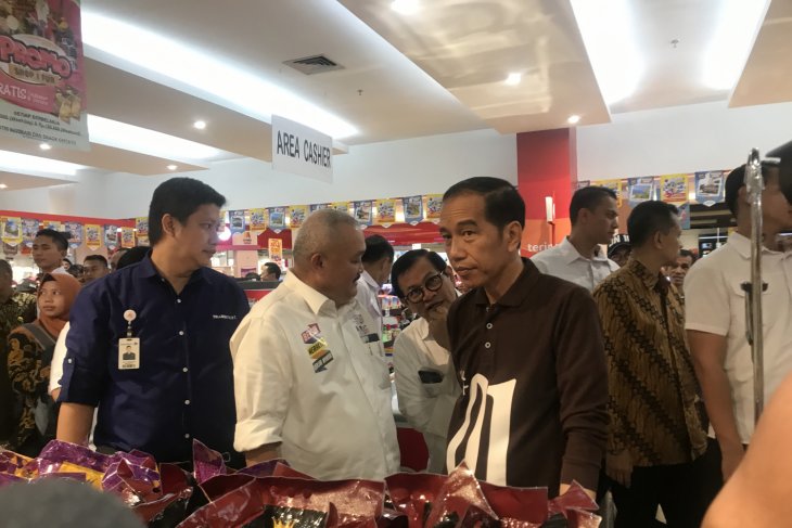 Pengunjung di TransMart Palembang dikejutkan Jokowi