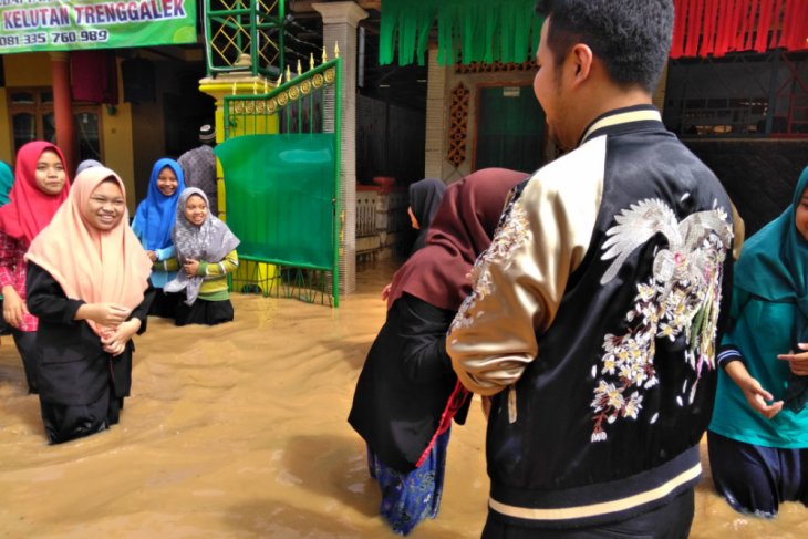 Bupati Tinjau Desa Terdampak Banjir di Trenggalek