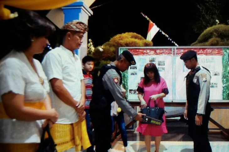 Polres Situbondo Sterilisasi Gereja Jelang Malam Misa Natal