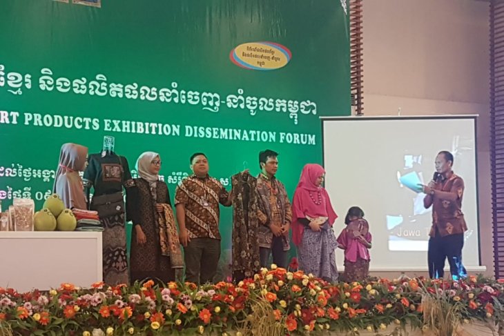 Indonesia presentasikan batik di pameran Kamboja
