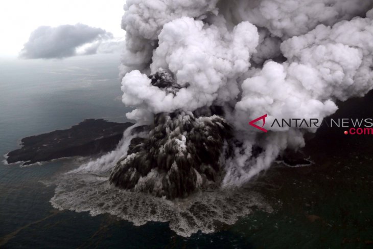 Gempa tremor menerus masih meliputi Gunung Anak Krakatau