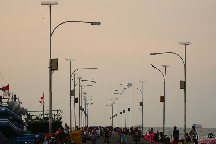 Kabupaten Ketapang akan dipasang 10 ribu lampu jalan tenaga surya